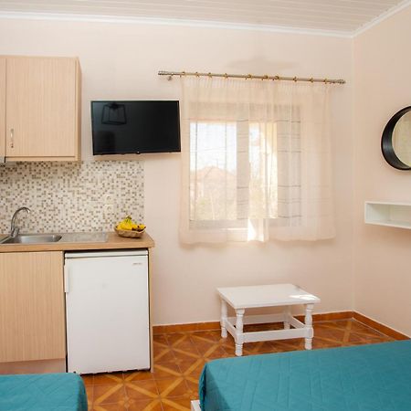 Eros Appartments Kalamítsi Buitenkant foto